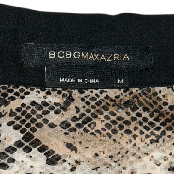 BCBG MaxAzria Sleeveless Snake Print Blouse Pleated Back Contrast Collar Medium - Picture 3 of 9